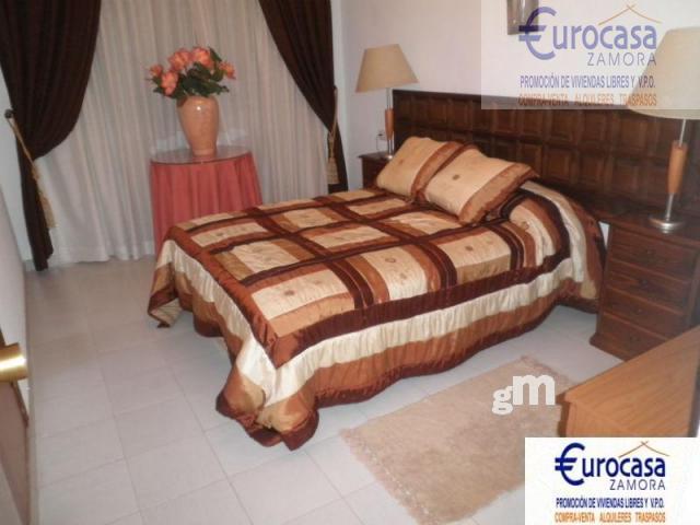For sale of chalet in Villaralbo