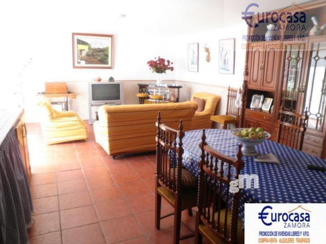 For sale of chalet in Villaralbo