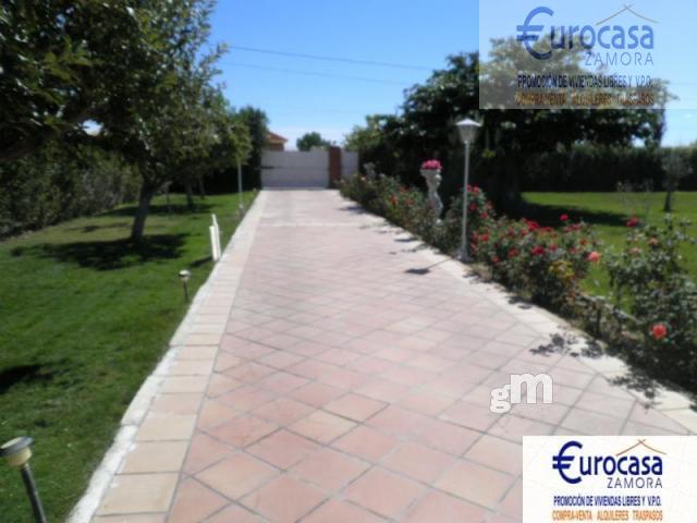 For sale of chalet in Villaralbo