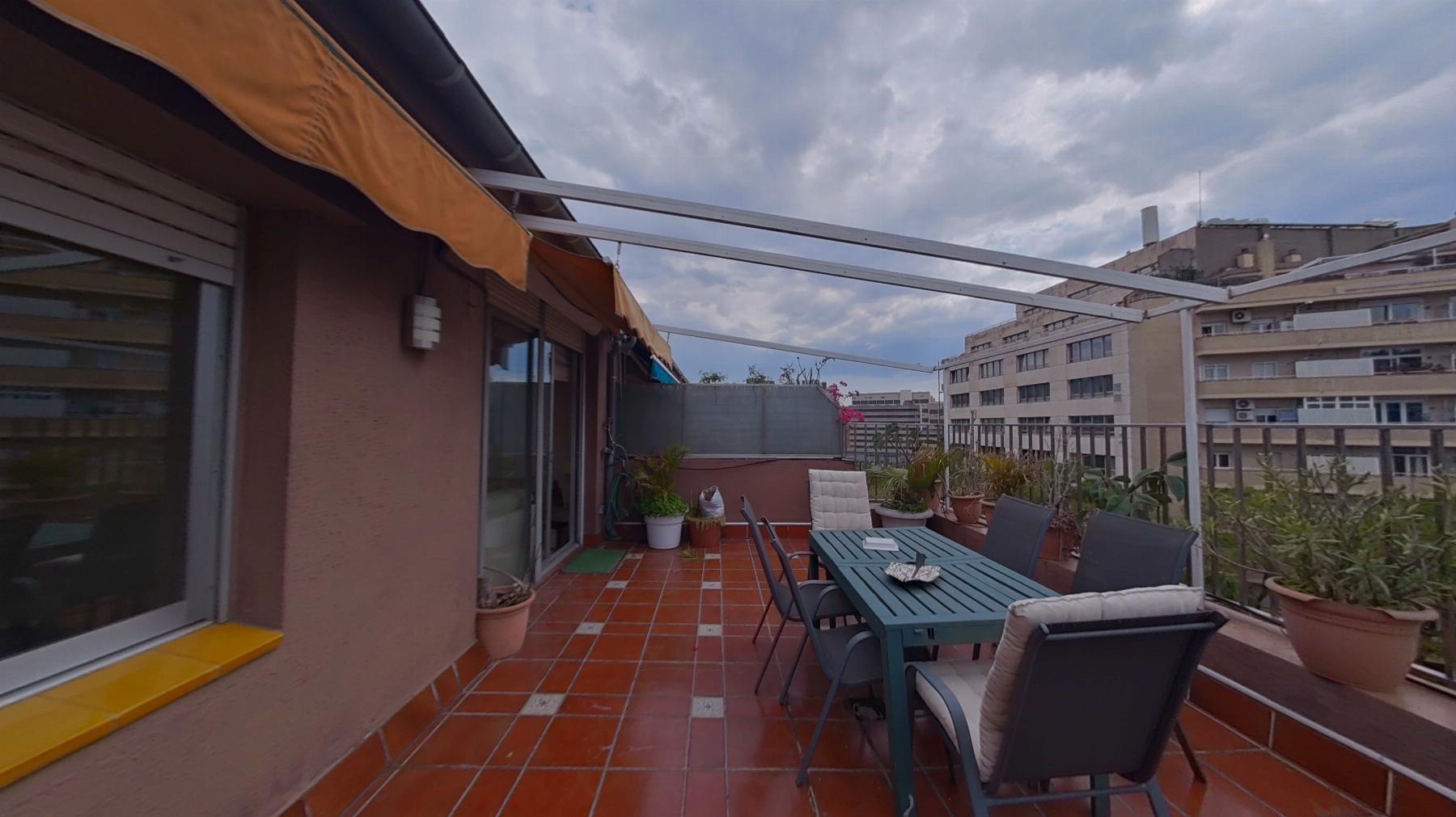 For sale of penthouse in Barcelona