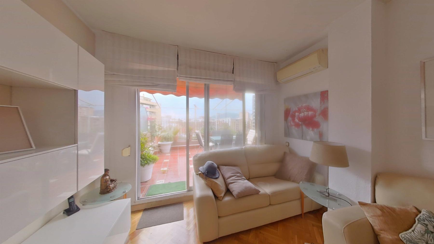 For sale of penthouse in Barcelona