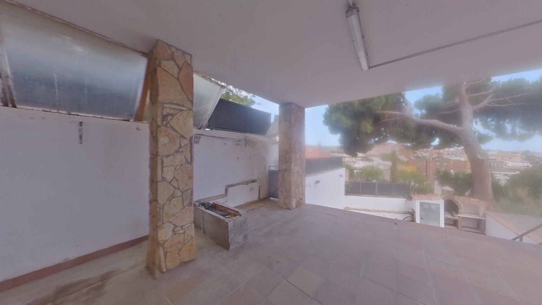 For sale of house in Santa Coloma de Gramanet