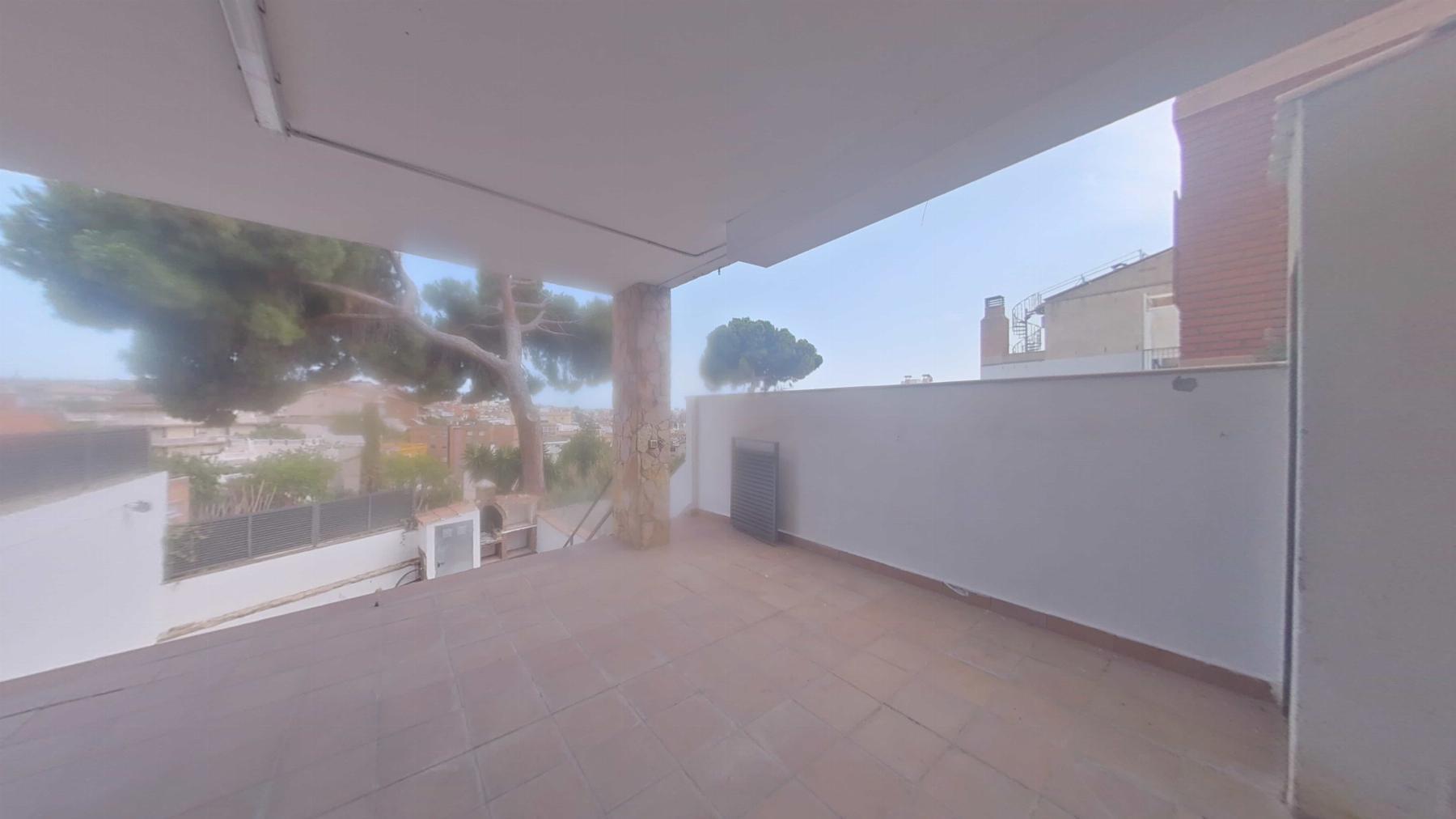 For sale of house in Santa Coloma de Gramanet