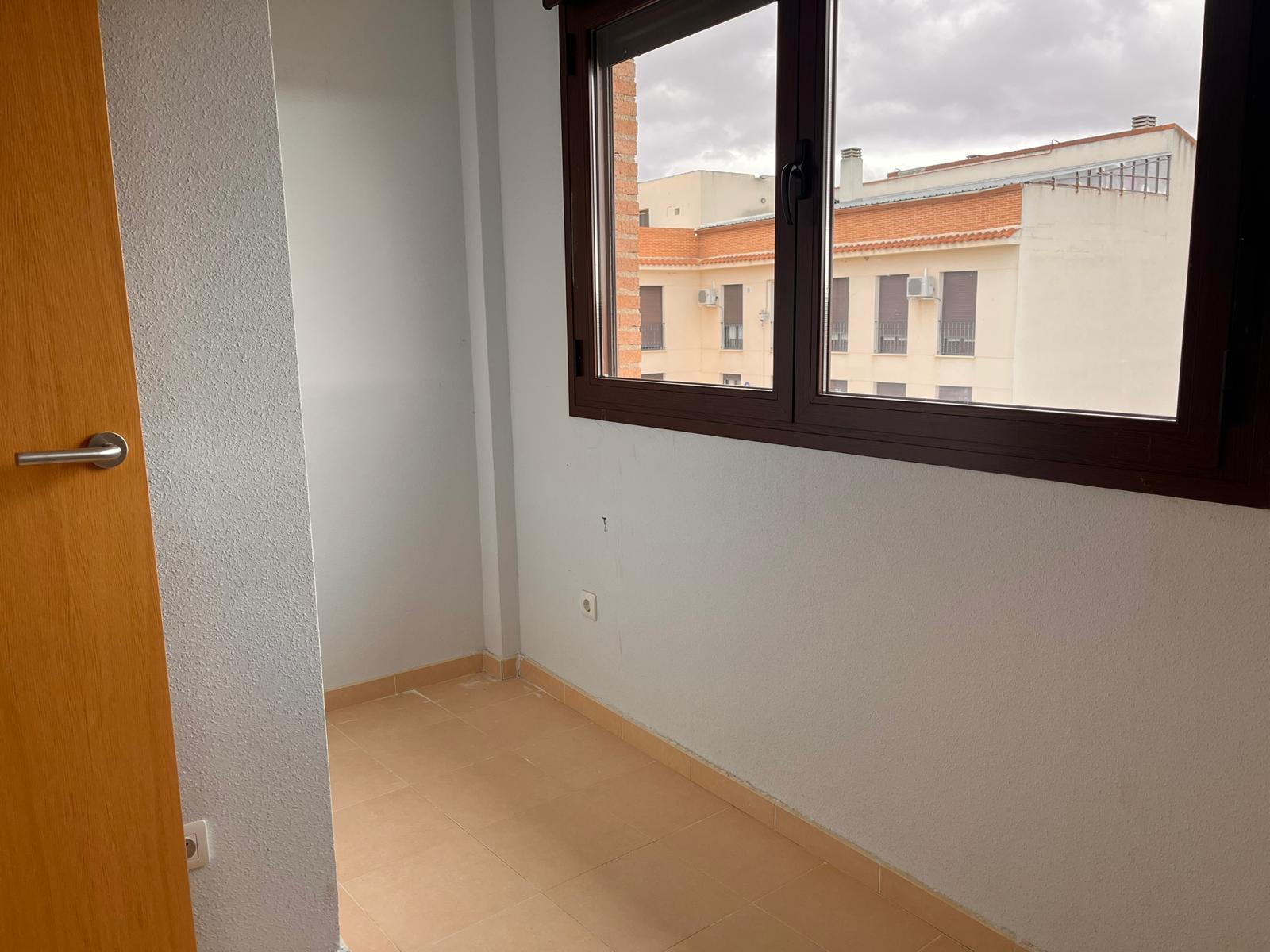 For sale of flat in Villatobas