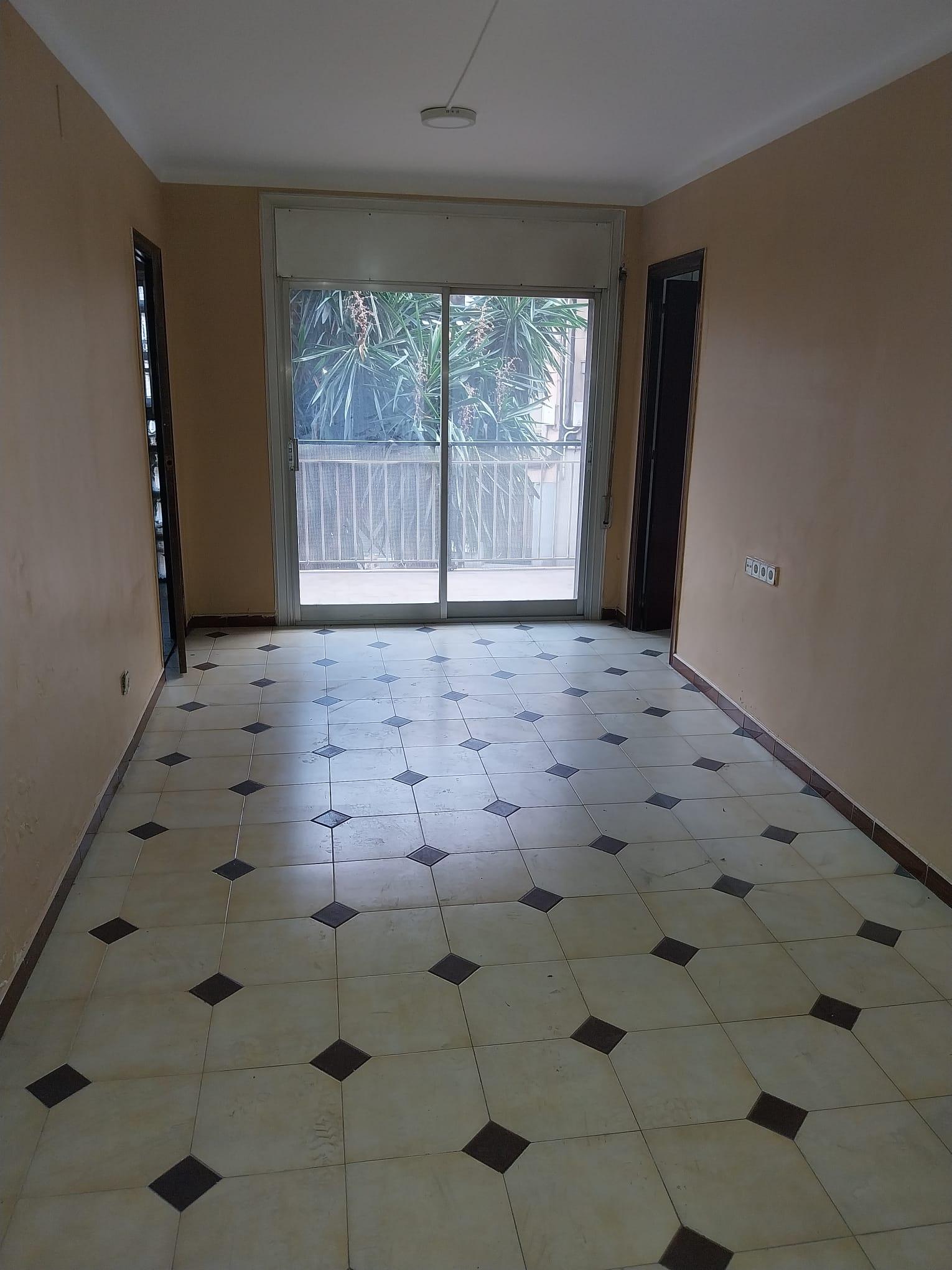 For sale of flat in Santa Coloma de Gramanet