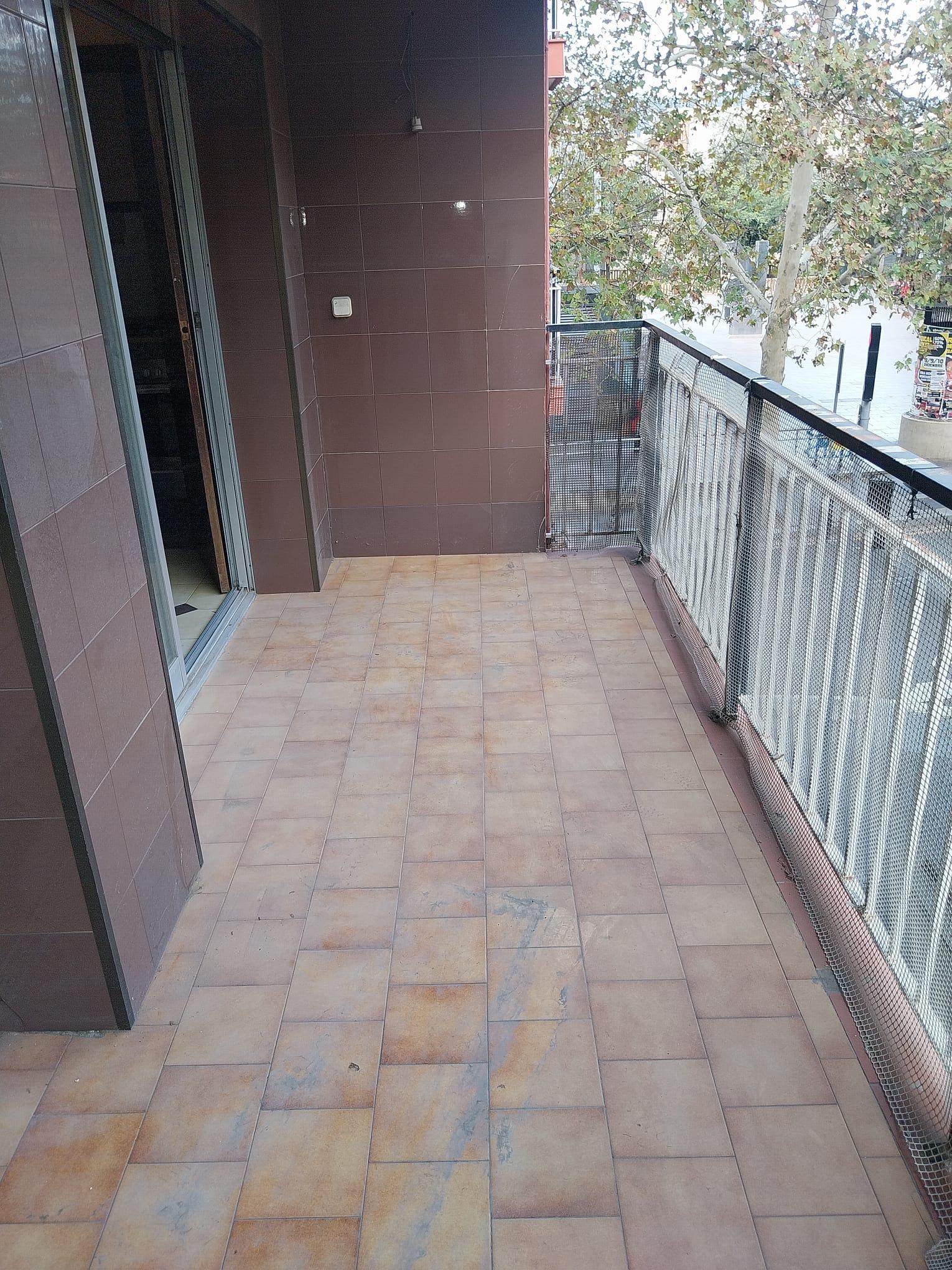 For sale of flat in Santa Coloma de Gramanet