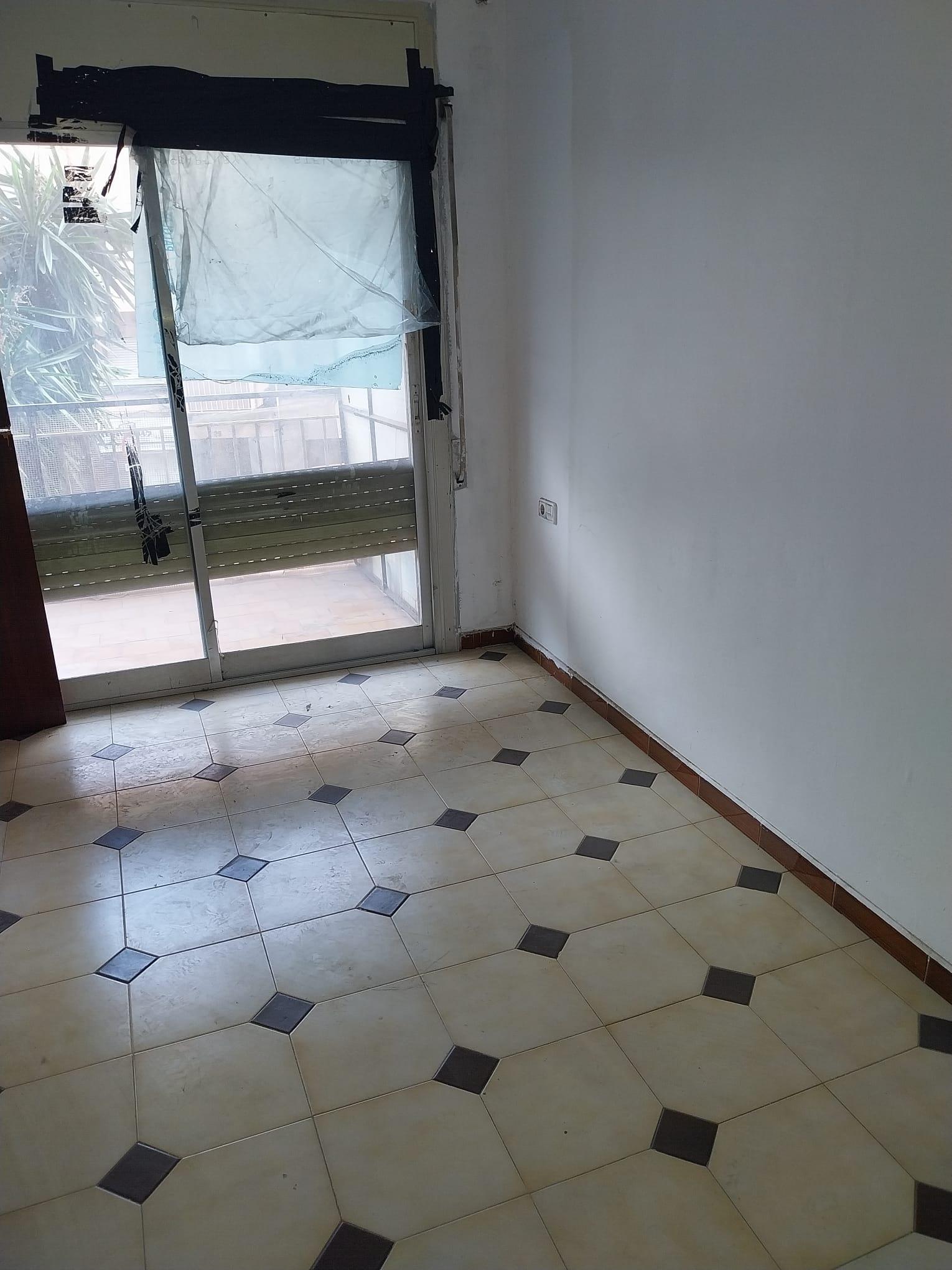 For sale of flat in Santa Coloma de Gramanet