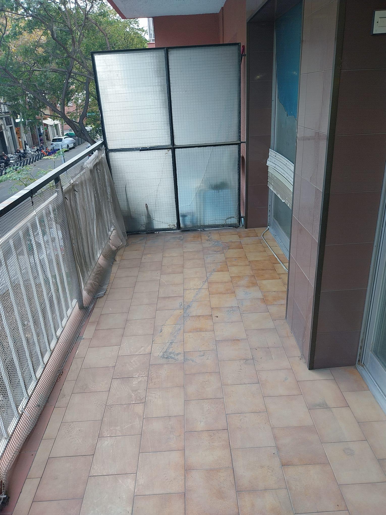 For sale of flat in Santa Coloma de Gramanet