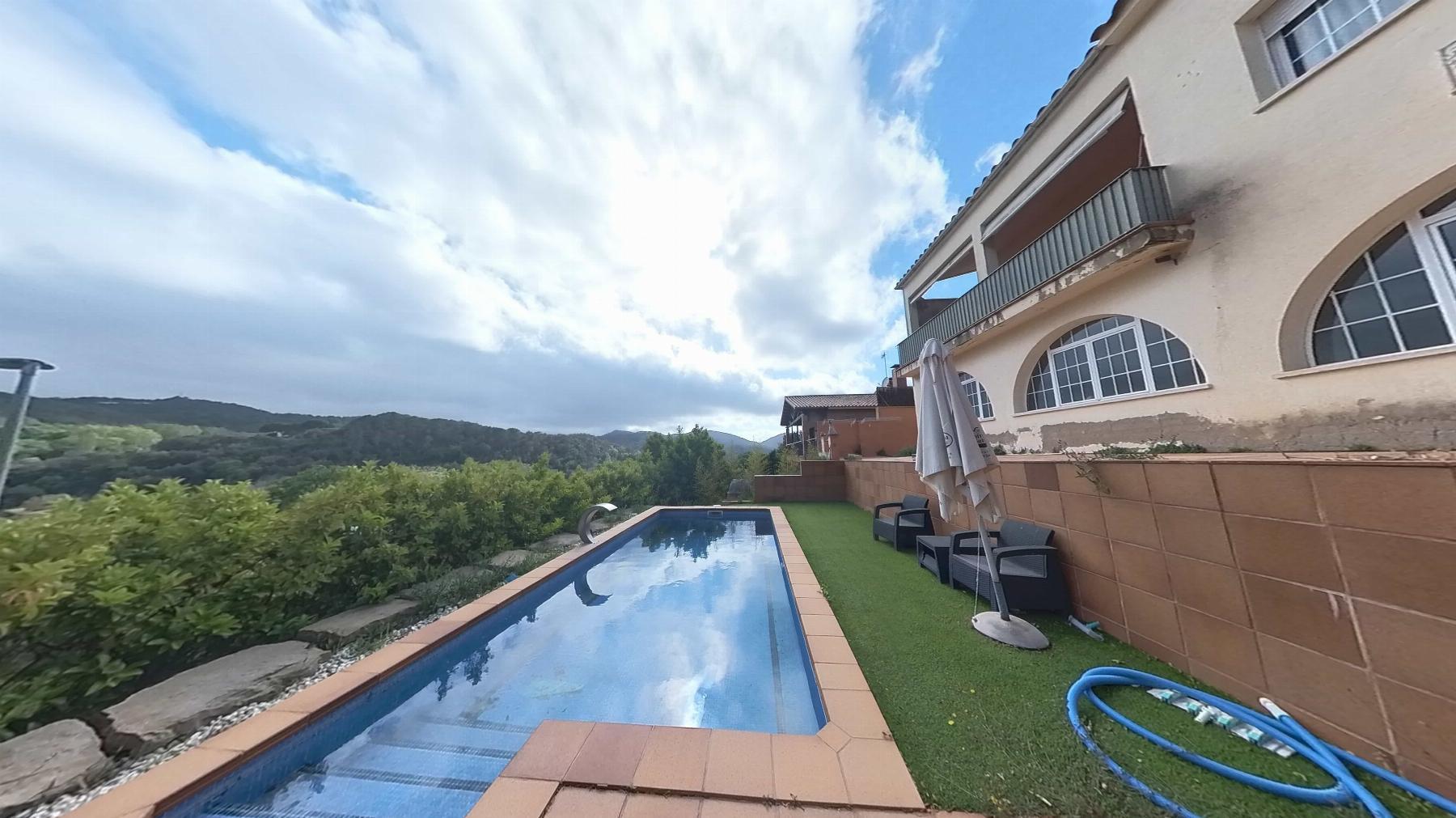 For sale of house in Vallromanes
