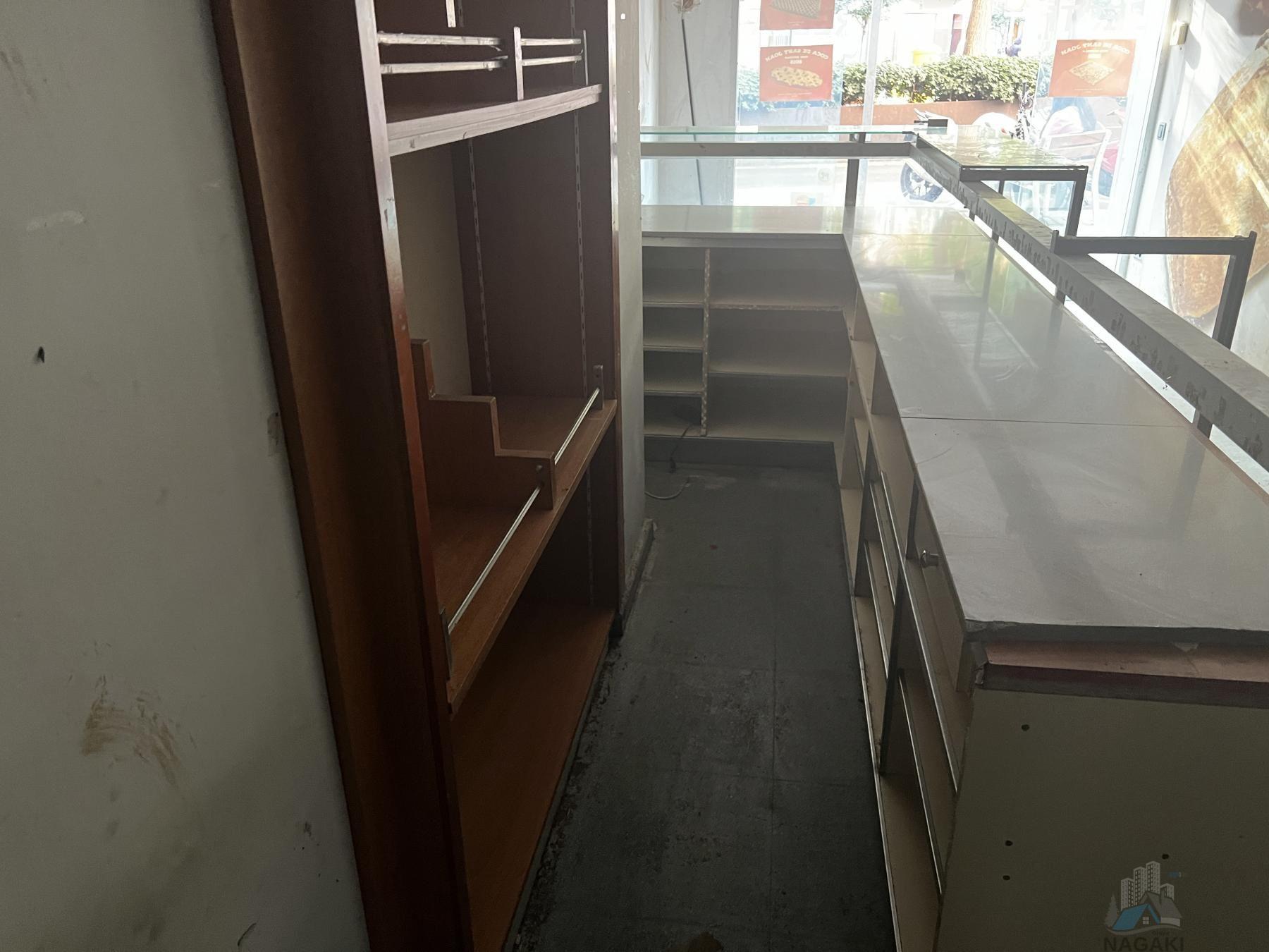 Venta de local en l Hospitalet de Llobregat