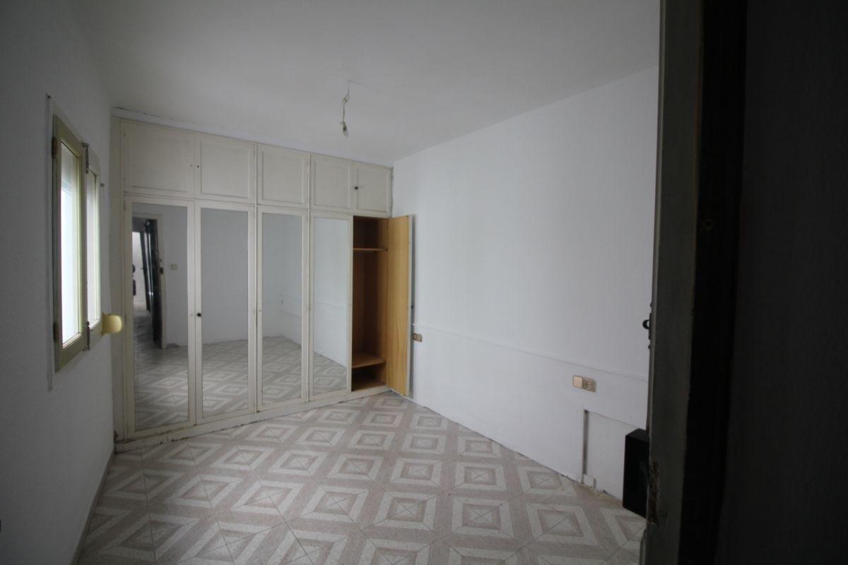 For sale of flat in Santa Coloma de Gramanet