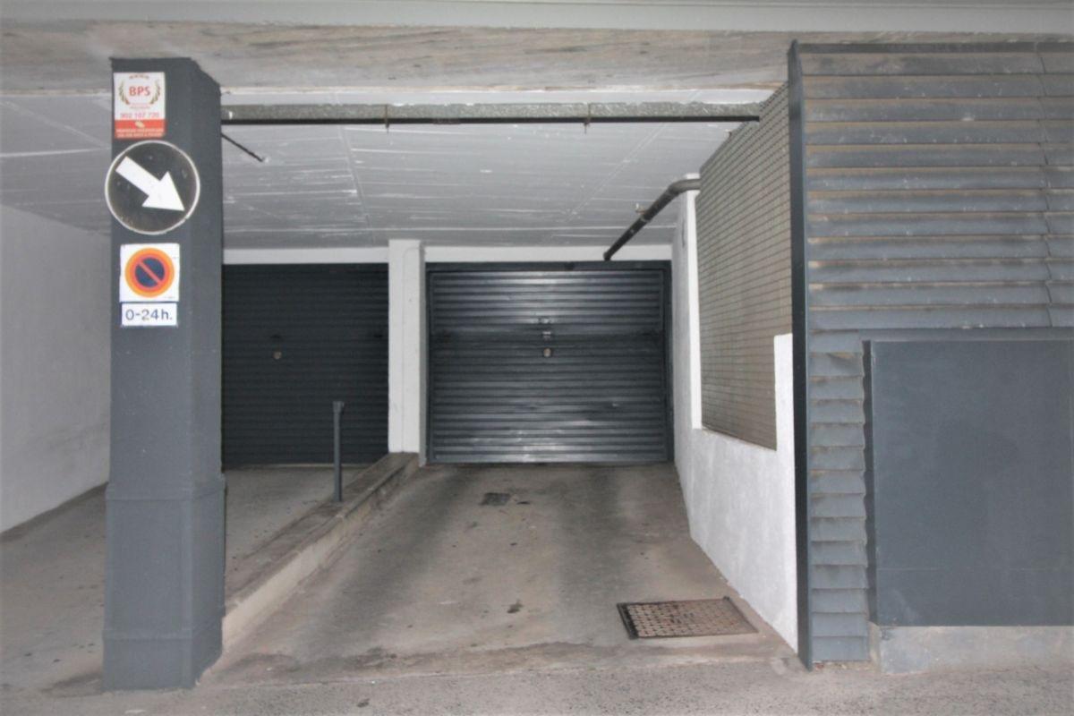 For sale of garage in Barcelona