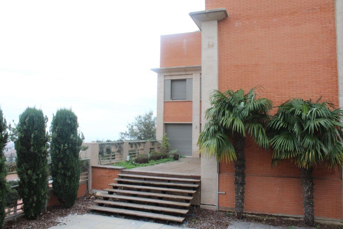For sale of house in Barcelona