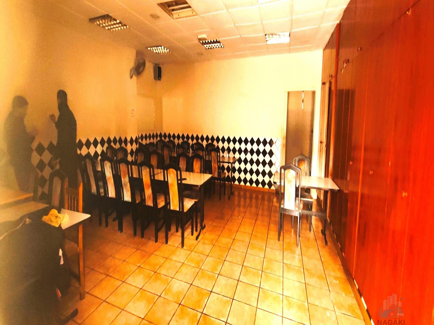 Venta de local en Esplugues De Llobregat