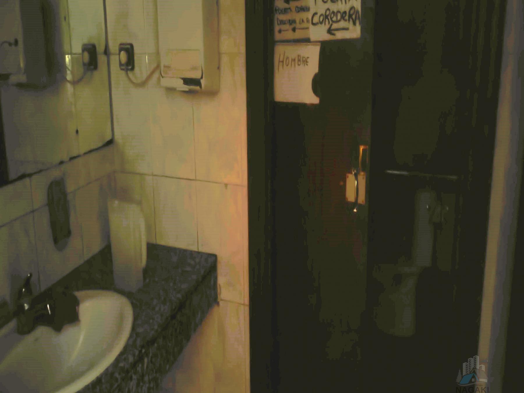 Venta de local en Esplugues De Llobregat