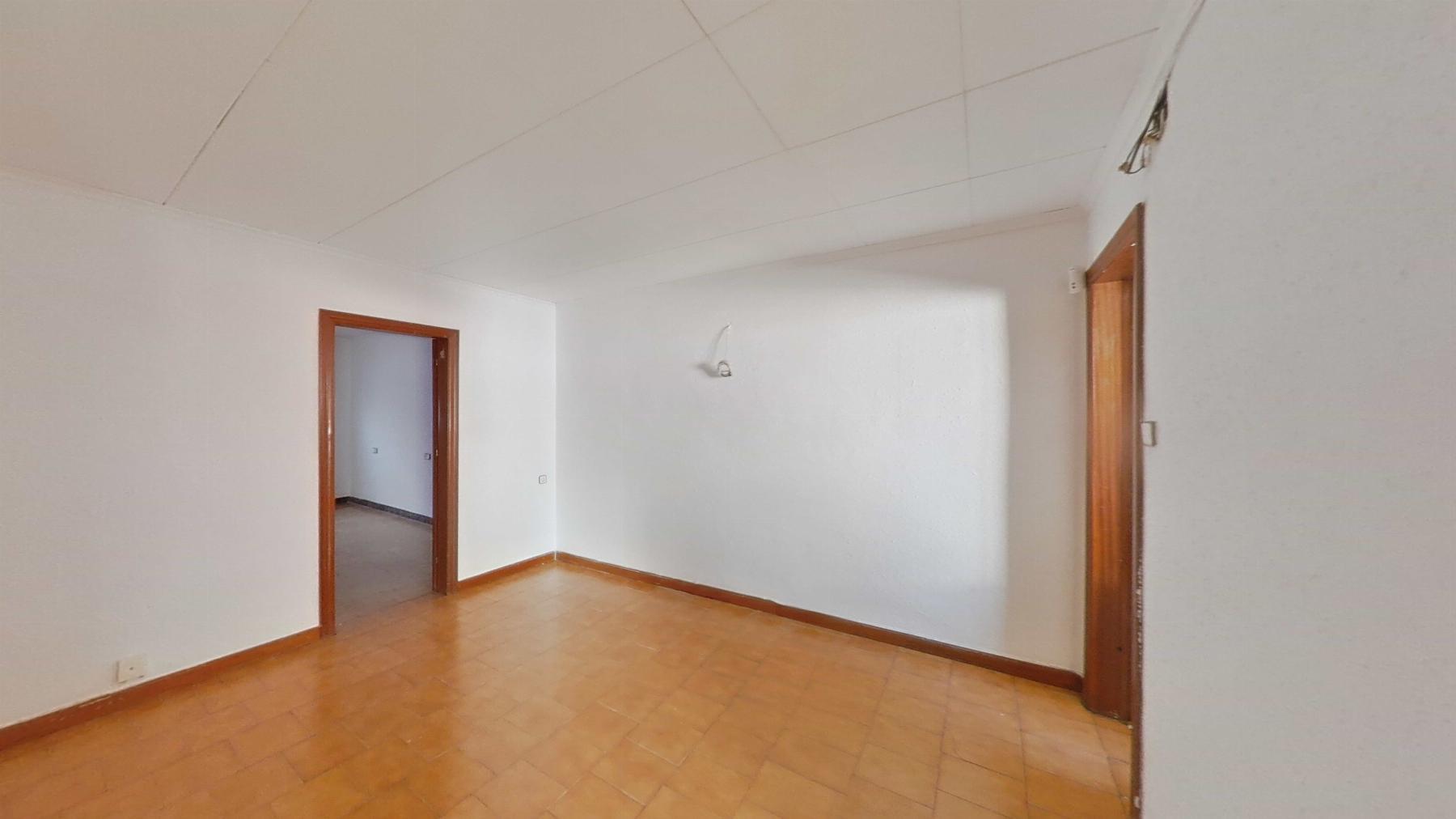 For sale of house in Barcelona
