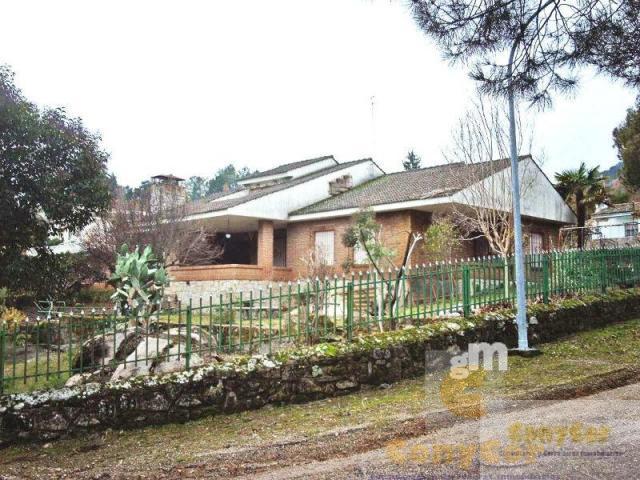 For sale of chalet in Mombeltrán