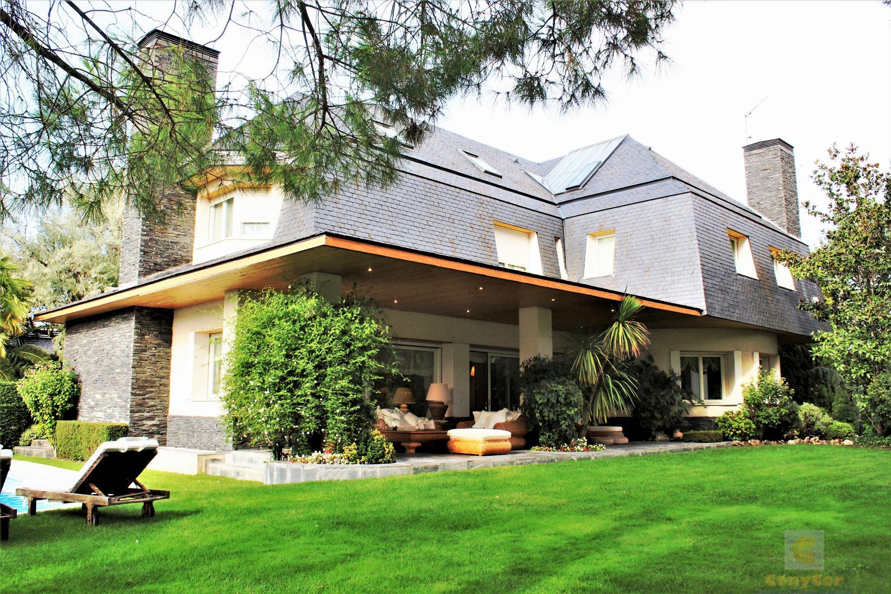 For sale of chalet in Madrid