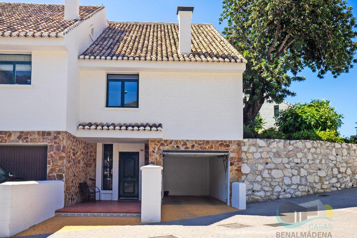 For sale of chalet in Benalmádena