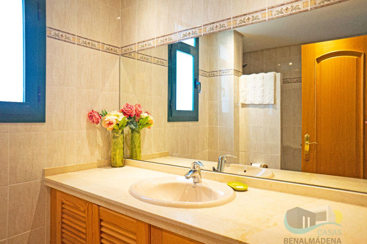 For sale of chalet in Benalmádena