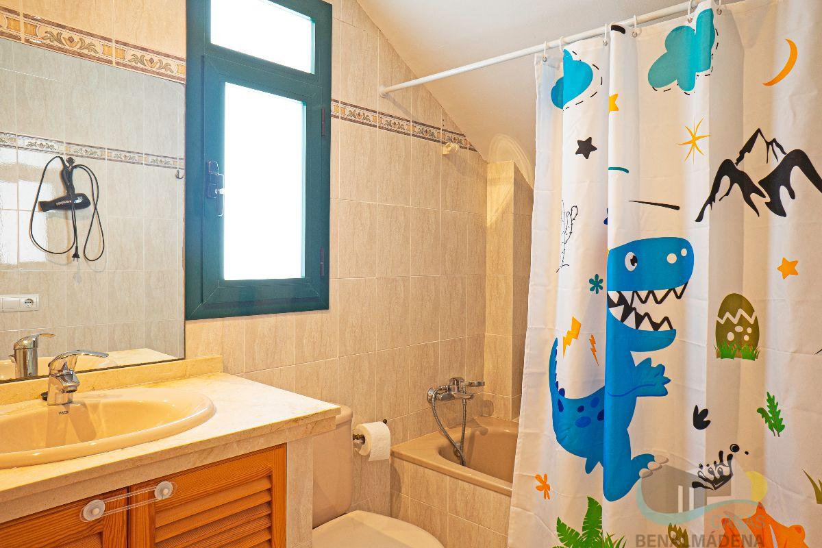 For sale of chalet in Benalmádena