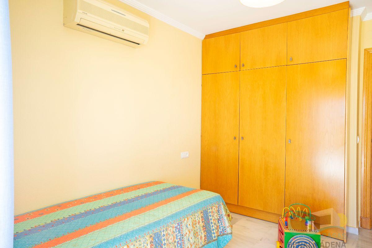 For sale of chalet in Benalmádena