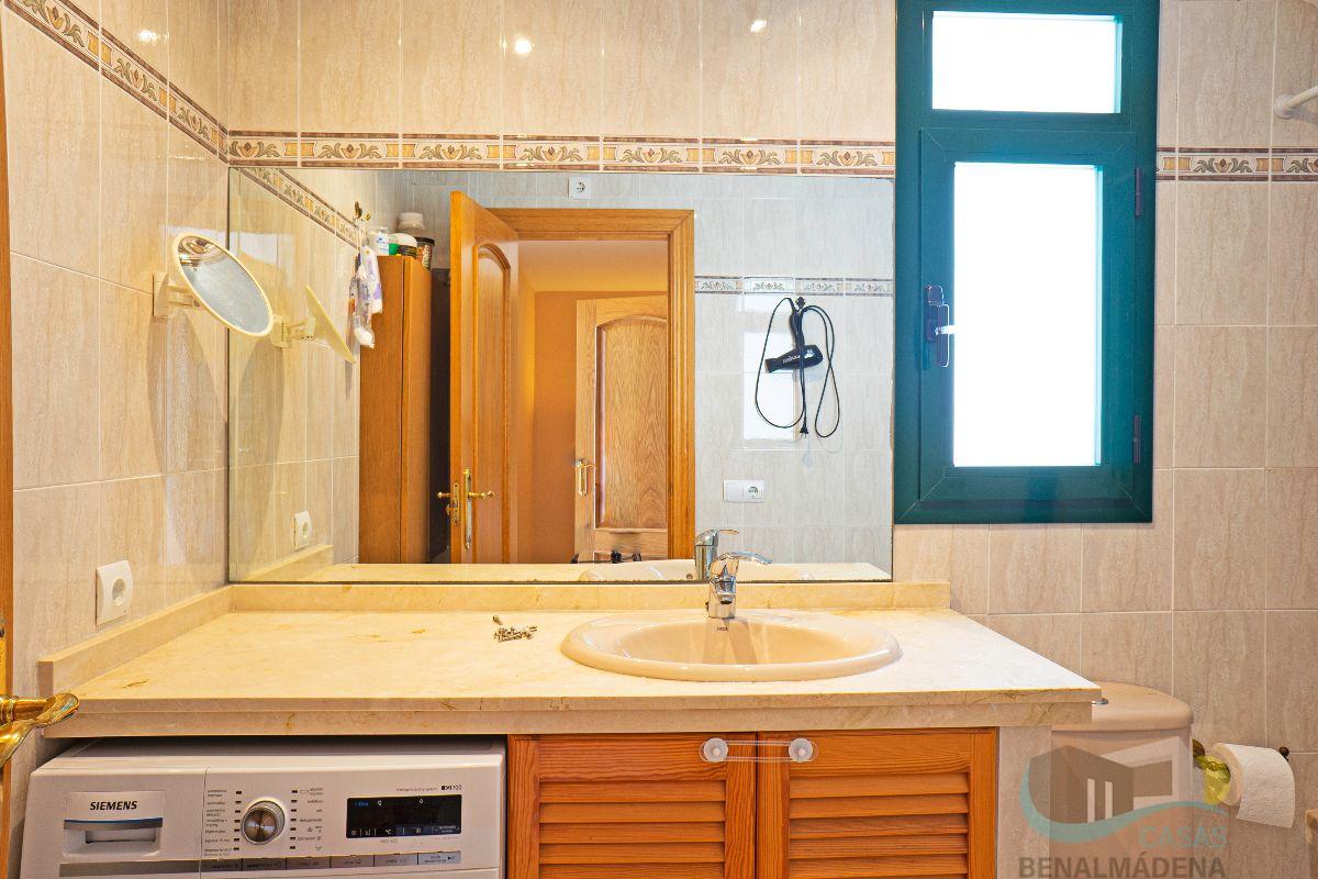 For sale of chalet in Benalmádena