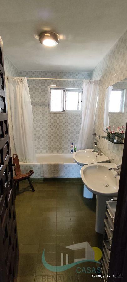 For sale of chalet in Benalmádena