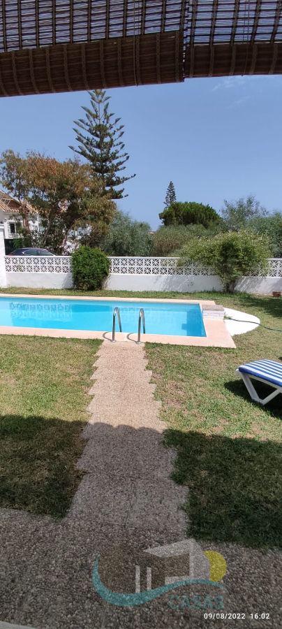 For sale of chalet in Benalmádena