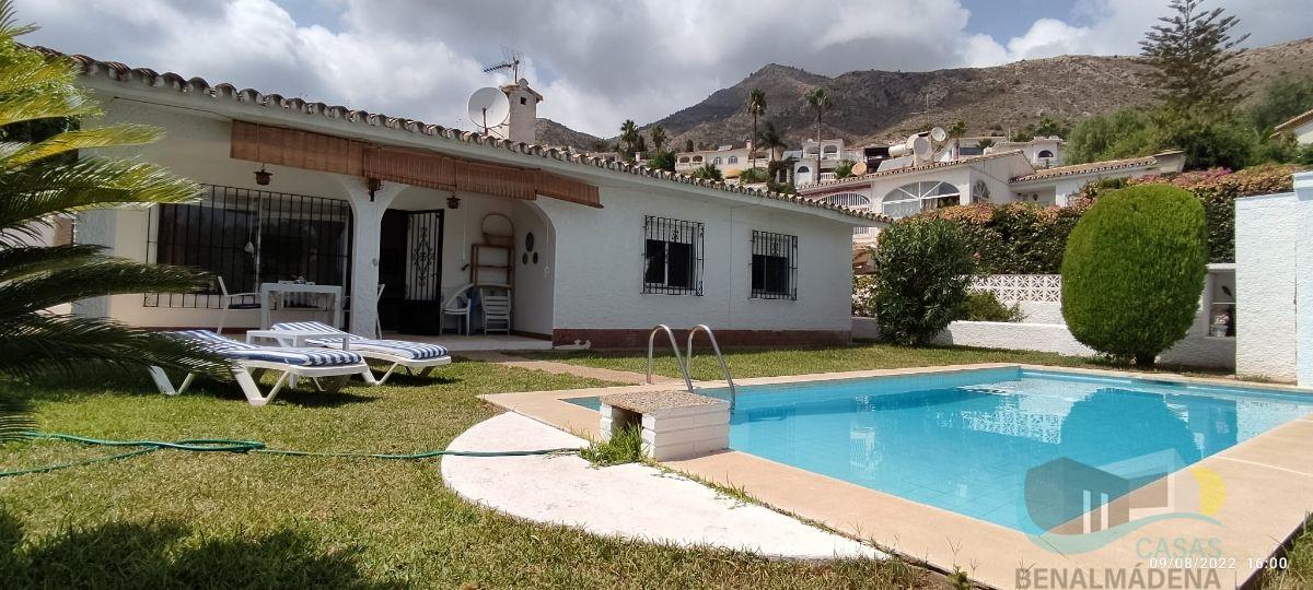 For sale of chalet in Benalmádena