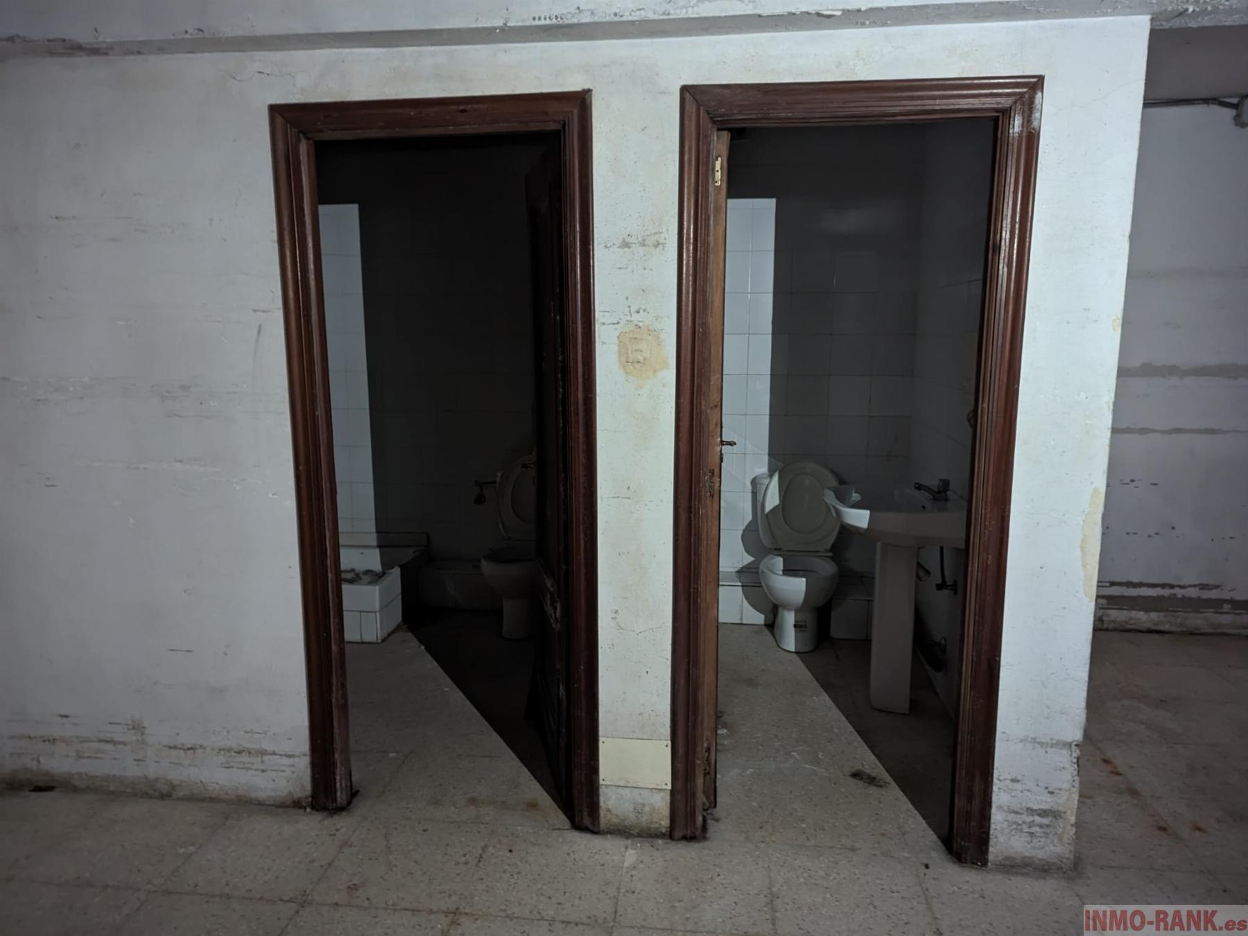 For sale of commercial in Gondomar