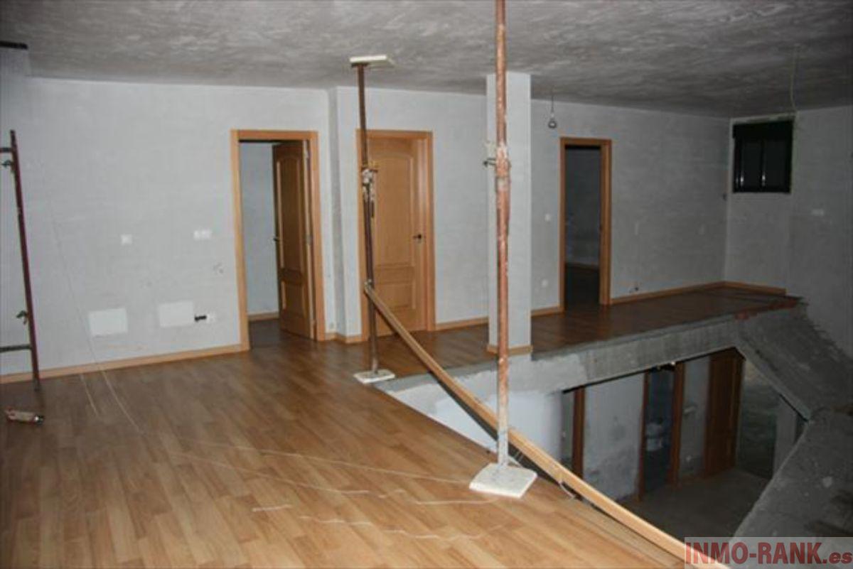 For sale of house in A Cañiza