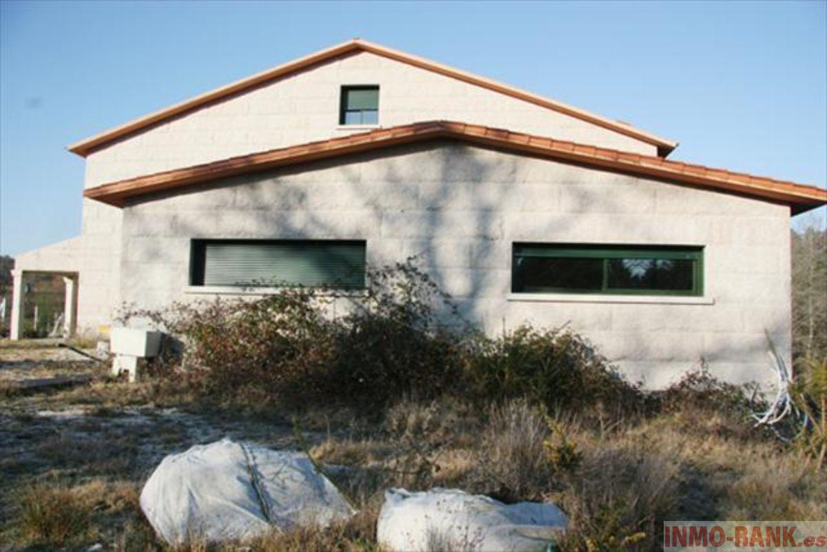 For sale of house in A Cañiza