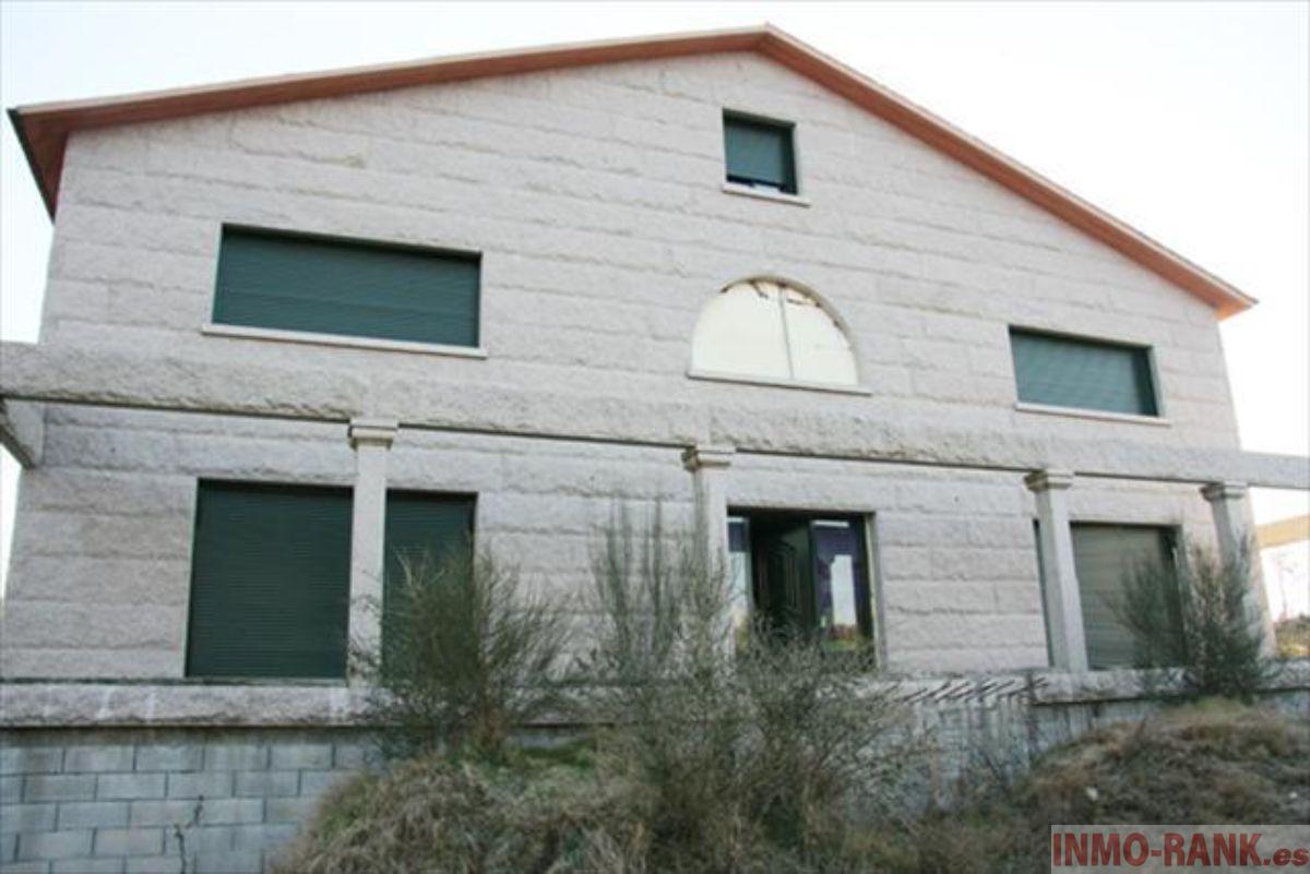 For sale of house in A Cañiza