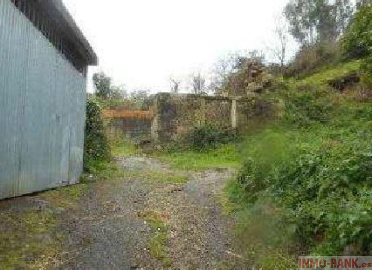 For sale of land in Oia