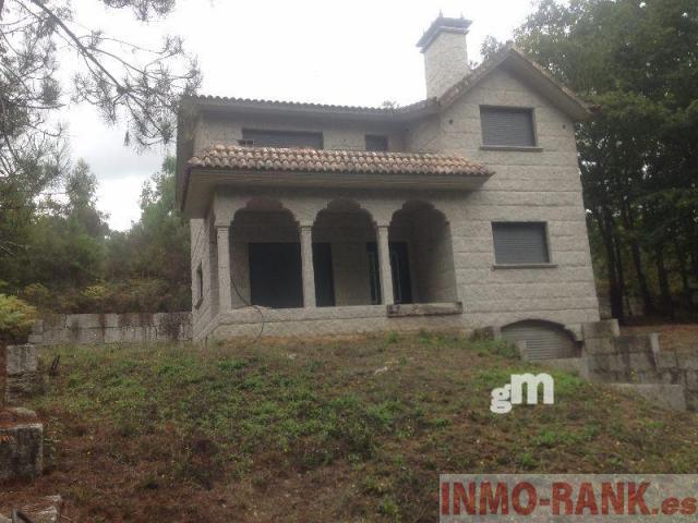 For sale of house in Salvaterra de Miño