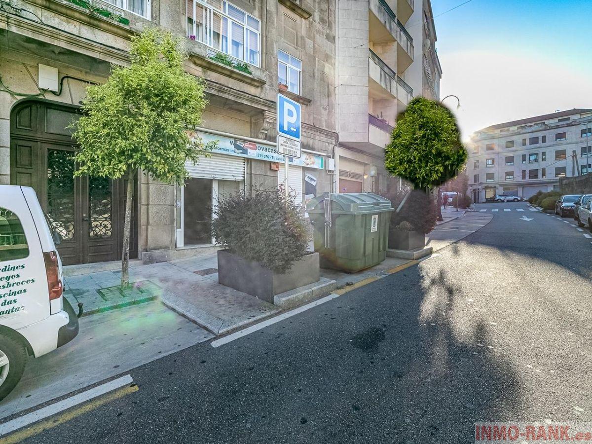 For sale of commercial in Vigo