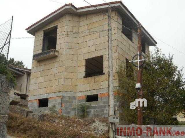 For sale of house in Ponteareas