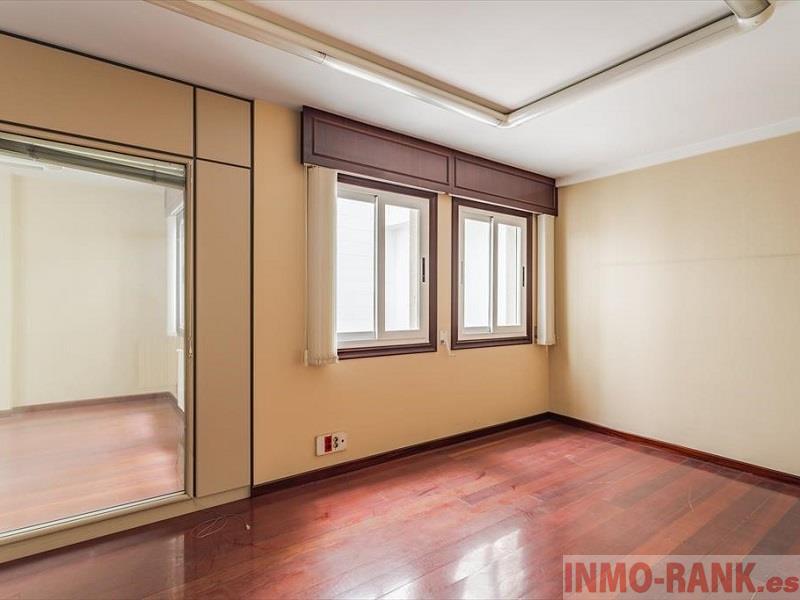 For sale of commercial in Vigo