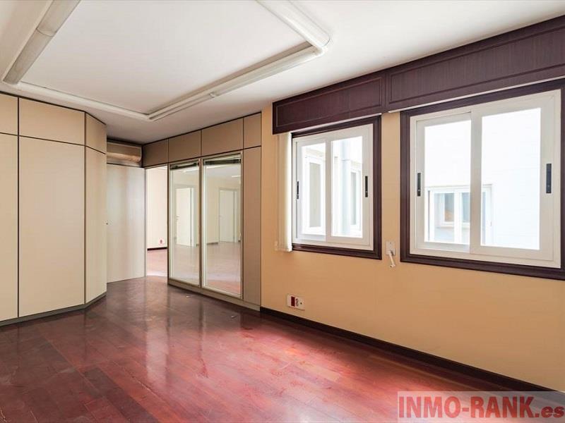 For sale of commercial in Vigo