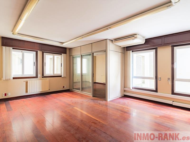 For sale of commercial in Vigo