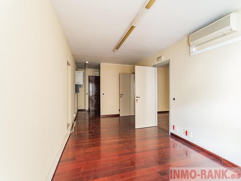 For sale of commercial in Vigo