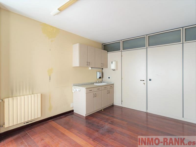 For sale of commercial in Vigo