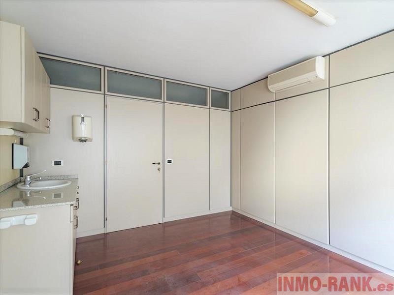 For sale of commercial in Vigo