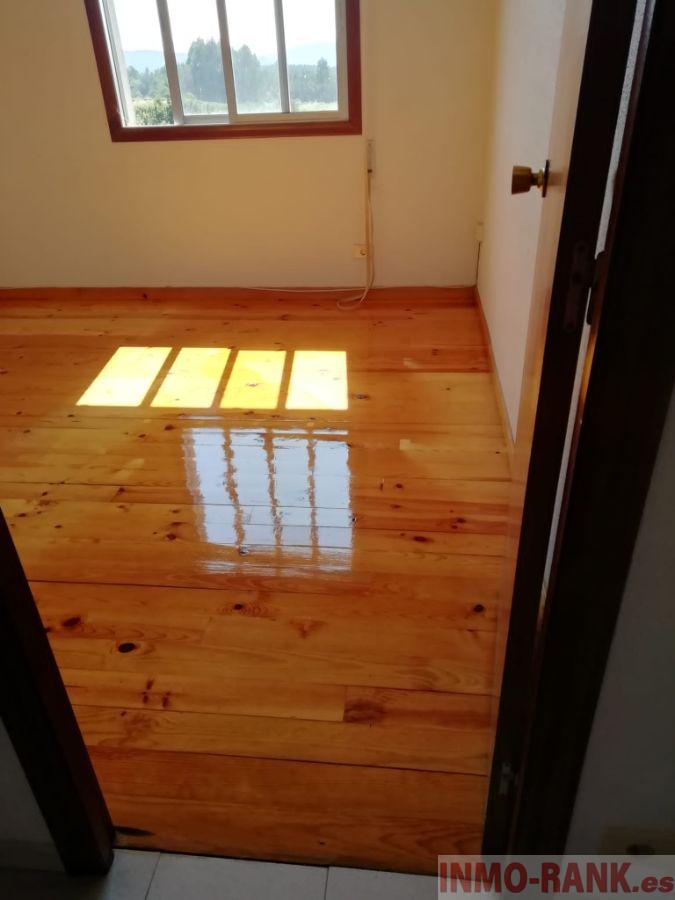 For sale of house in A Cañiza