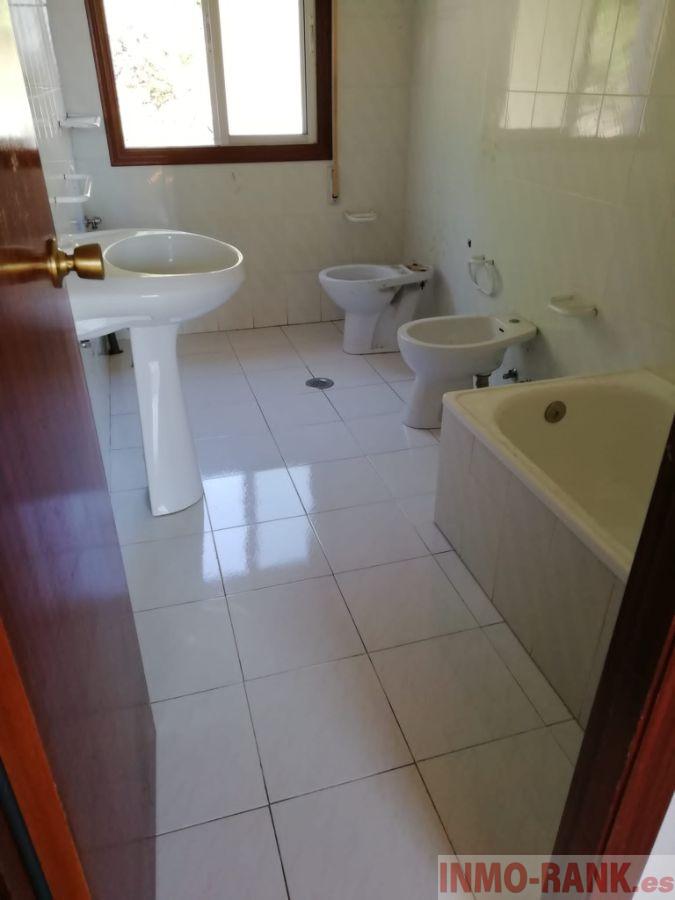 For sale of house in A Cañiza