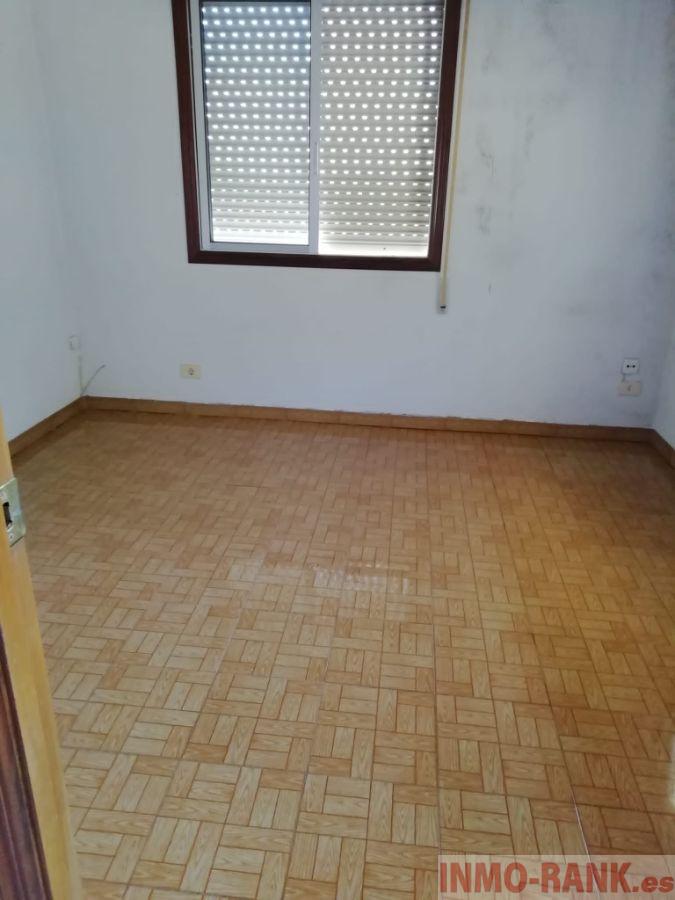 For sale of house in A Cañiza