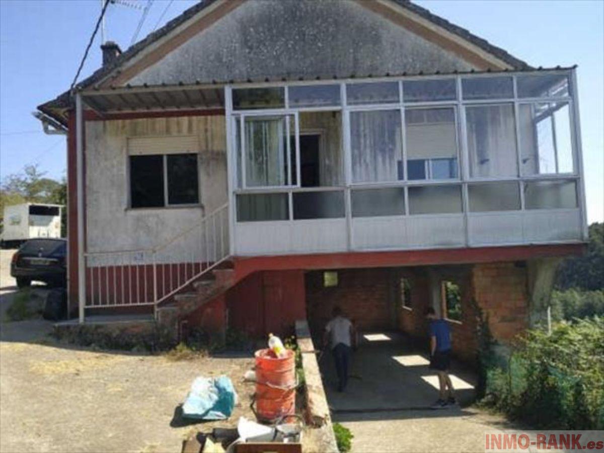 For sale of house in A Cañiza