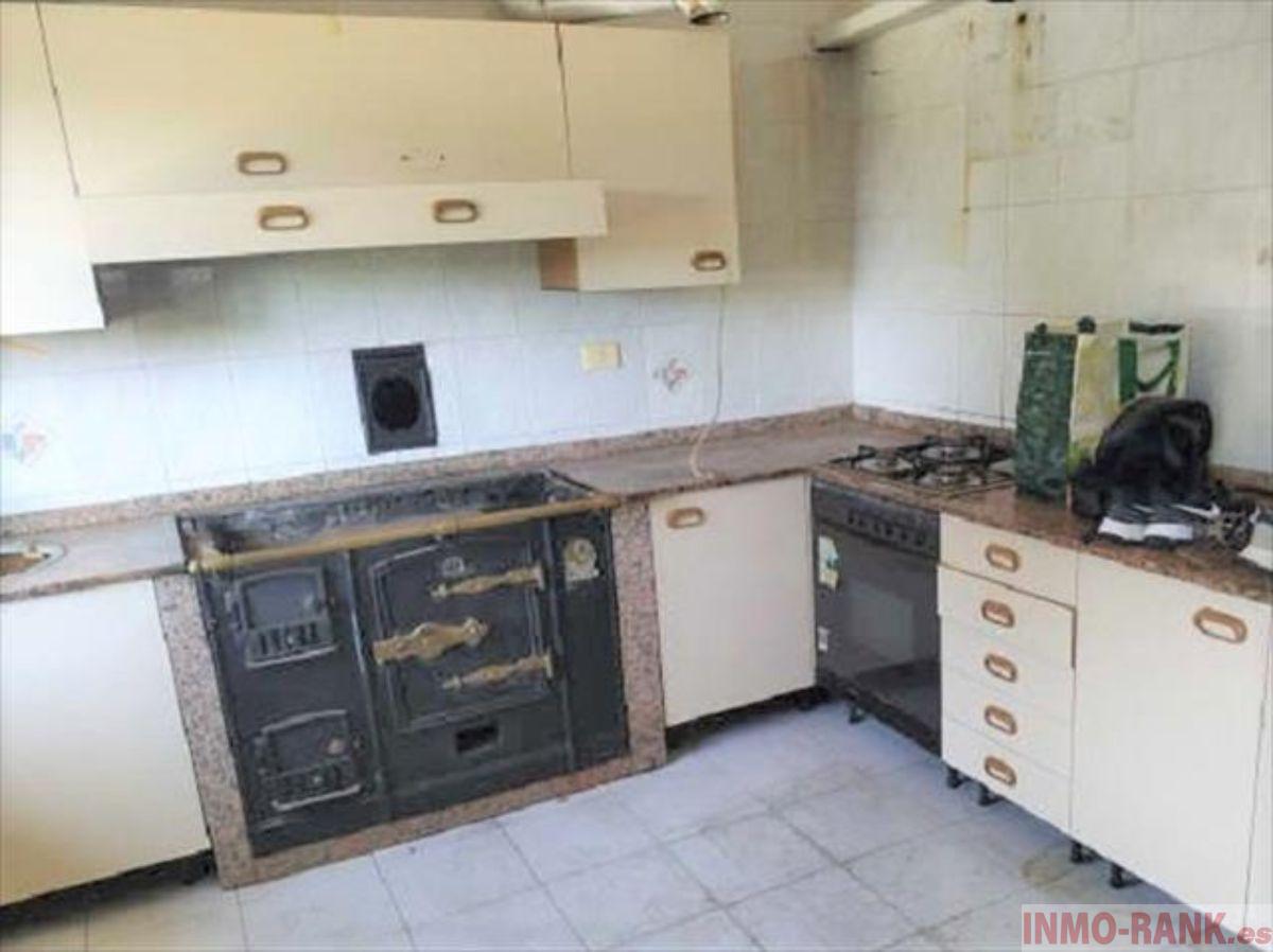 For sale of house in A Cañiza