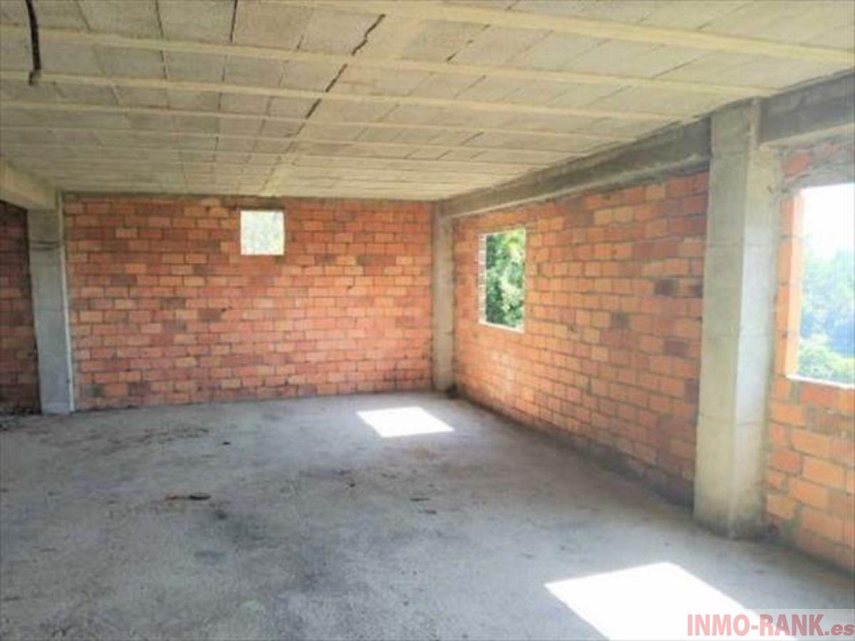 For sale of house in A Cañiza